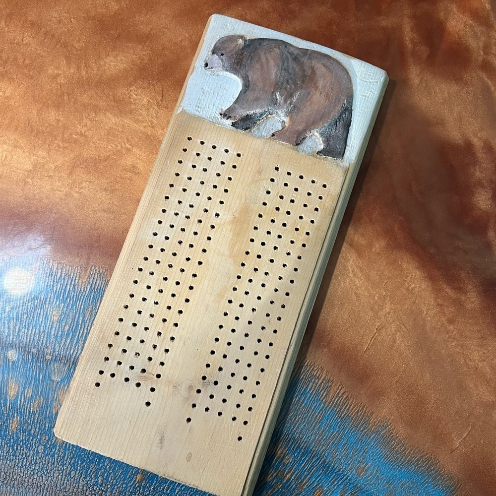 Hand carved and painted wooden cribbage board brown bear 3D